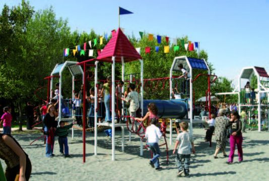 Մանկական խաղահրապարակ 2003 թ․