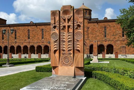 Grave Memorial “Alex and Marie Manoogian” (2007)