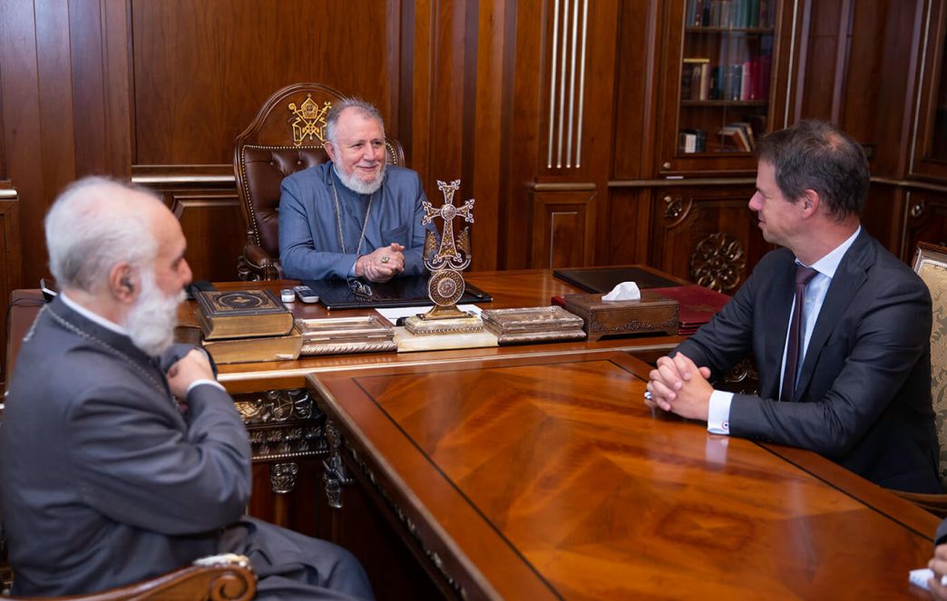 Ամենայն Հայոց Կաթողիկոսը հրաժեշտի հանդիպում ունեցավ ՀՀ-ում Ֆրանսիայի դեսպանի հետ