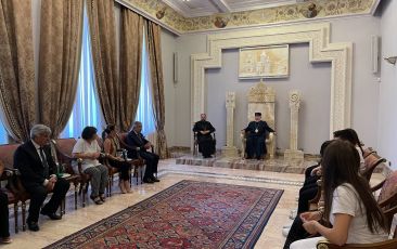 Մարսելի համազգային դպրոցի և Փարիզի դպրոցասեր միության վարժարանի աշակերտներն այցելեցին  Մայր Աթոռ Սուրբ Էջմիածին