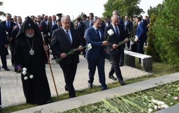 Այց Եռաբլուր Հայաստանի Անկախության տոնի առիթով