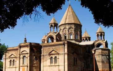 Շտապ։ Գնդեվանքում արգելափակել են Վեհափառ Հայրապետի տեղաշարժը