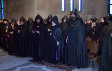 Մեծ Պահքի առաջին Արևագալի ժամերգությունը Մայր Աթոռ Սուրբ Էջմիածնում