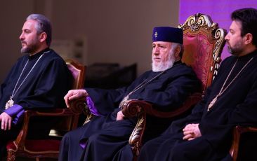 Ամենայն Հայոց Կաթողիկոսը շնորհավորեց Մայր Աթոռի պաշտոնեությանը