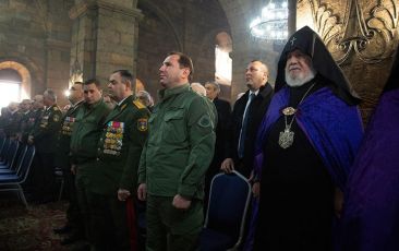 Բանակի օրվա առիթով Սուրբ Պատարագ և պարգևաբաշխություն Մայր Աթոռ Սուրբ Էջմիածնում