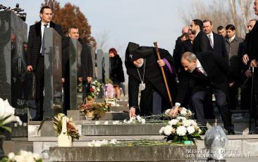 Ամենայն Հայոց Կաթողիկոսը այցելեց «Եռաբլուր» զինվորական պանթեոն