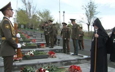 Ամենայն Հայոց Կաթողիկոսն այցելեց «Եռաբլուր» զինվորական պանթեոն