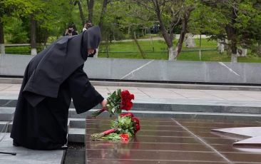 Ամենայն հայոց հայրապետի այցելեց Հաղթանակի հուշահամալիր