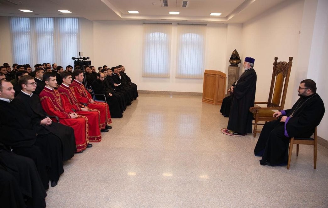 Ամենայն Հայոց Կաթողիկոսն ընդունեց Մայր Աթոռի սարկավագաց դասին