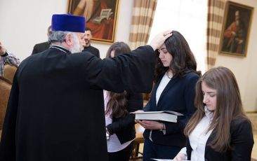 Catholicos of All Armenians Received Pontifical Scholarship Recipients