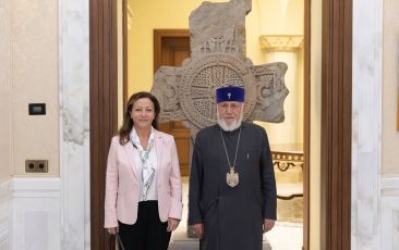 Ամենայն Հայոց Կաթողիկոսը  հրաժեշտի հանդիպում ունեցավ ՀՀ-ում Լիբանանի դեսպանի հետ