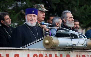 Ամենայն Հայոց Կաթողիկոսը հանդիպում ունեցավ զինվորների հետ