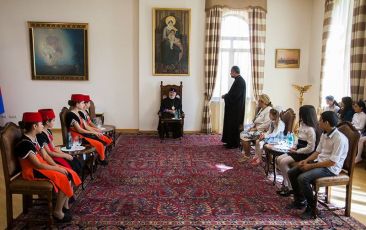 Catholicos of All Armenians Received Students from Artsakh