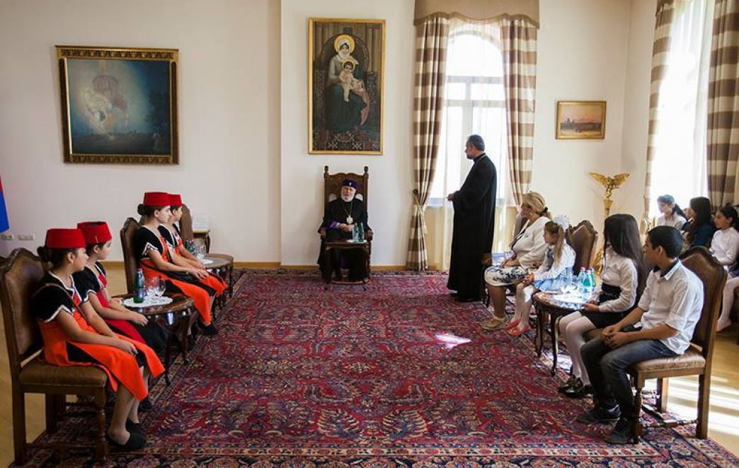 Catholicos of All Armenians Received Students from Artsakh