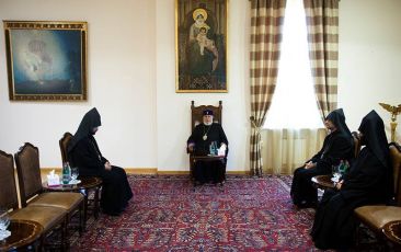 Տ. Տաճատ վարդապետ Ծատուրյանն արժանացավ  Հայրապետական օրհնության