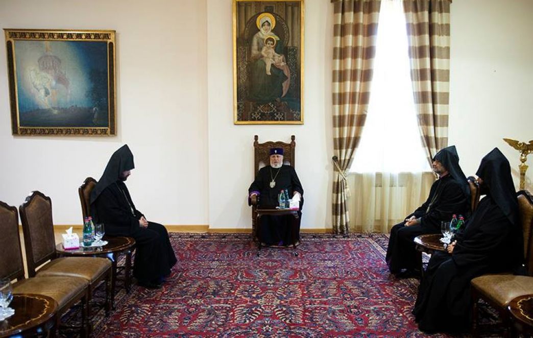 Տ. Տաճատ վարդապետ Ծատուրյանն արժանացավ  Հայրապետական օրհնության