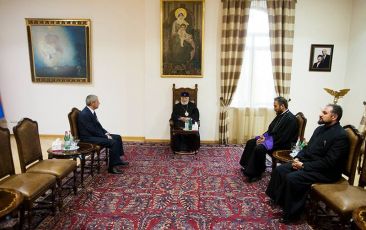 Catholicos of All Armenians Receives the Minister of Transport, Communications and Information Technology