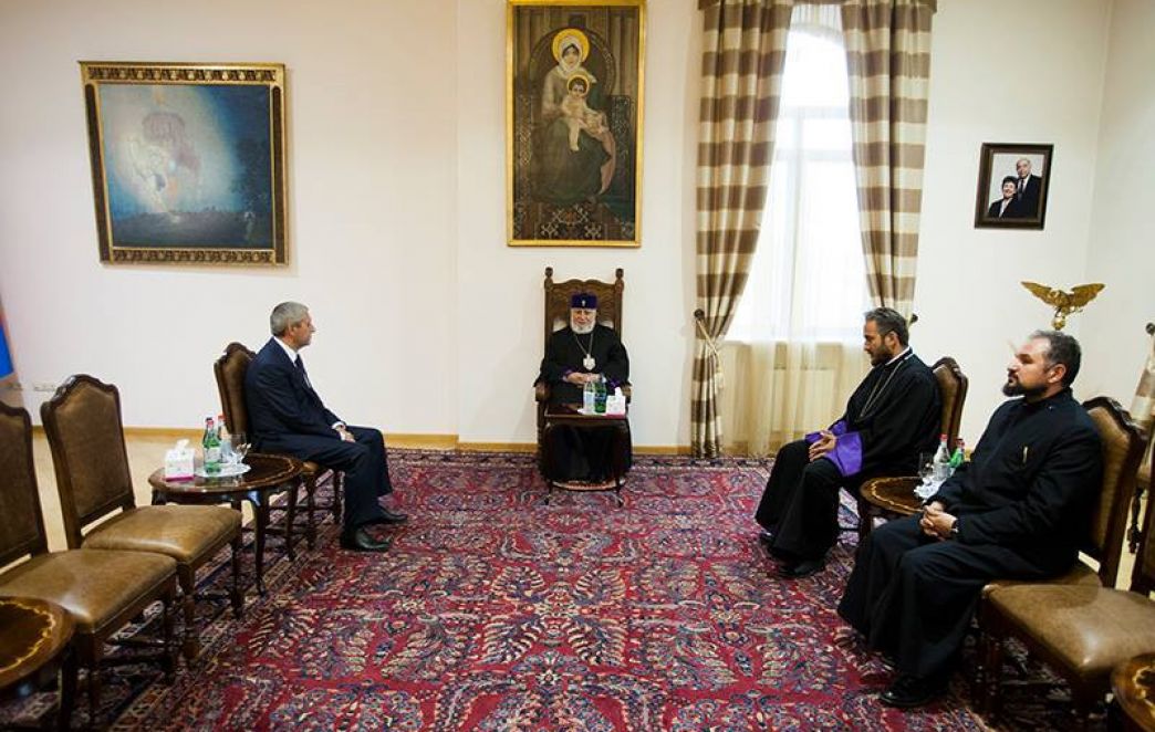 Catholicos of All Armenians Receives the Minister of Transport, Communications and Information Technology