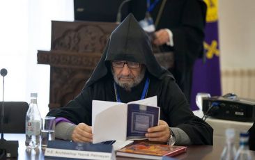 Մայր Աթոռում շարունակվում է հայերեն առաջին  տպագիր Աստվածաշնչի 350-ամյակին նվիրված գիտաժողովը