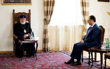 Ամենայն Հայոց Կաթողիկոսն ընդունեց  Պաշտպանության նորանշանակ նախարարին
