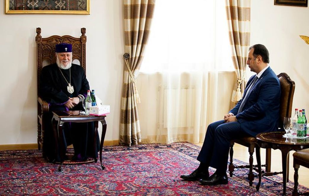 Ամենայն Հայոց Կաթողիկոսն ընդունեց  Պաշտպանության նորանշանակ նախարարին