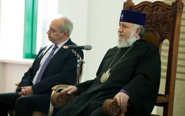 Ամենայն Հայոց Կաթողիկոսն ընդունեց ‹‹IEEE EWDTS’ 2016` Արևելք-Արևմուտք. նախագծում և թեստ›› միջազգային գիտաժողովի մասնակիցներին