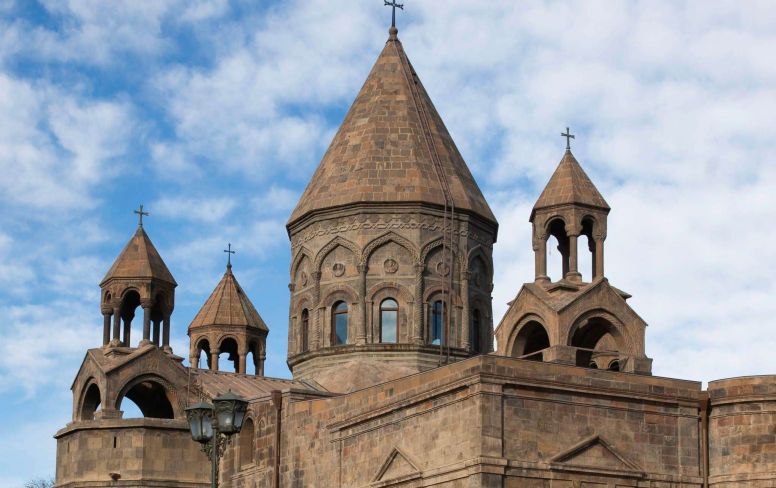 Կարգալույծ է հռչակվել Տ․ Տարոն քահանա Հունանյանը