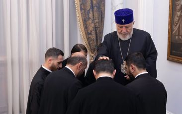 Ամենայն Հայոց Կաթողիկոսն ընդունեց քառասնօրյա պատրաստության շրջանն ավարտած նորաօծ քահանաներին