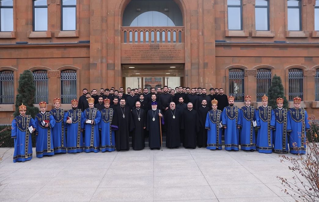 Ամենայն Հայոց Կաթողիկոսն ընդունեց Մայր Աթոռի սարկավագաց դասին