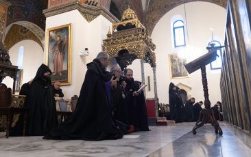 Արևագալի ժամերգություն Մայր Տաճարում