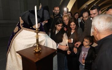 Սուրբ Հարության Ճրագալույցի Պատարագը  Մայր Աթոռ Սուրբ Էջմիածնում