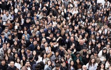 Ամենայն Հայոց Կաթողիկոսն իր օրհնությունը բաշխեց ուխտավոր եկեղեցասեր երիտասարդներին