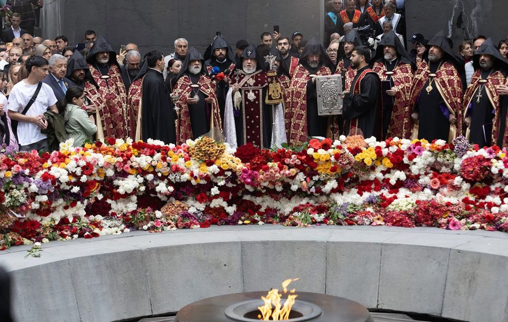 Ամենայն Հայոց Կաթողիկոսն այցելեց Ծիծեռնակաբերդի հուշահամալիր