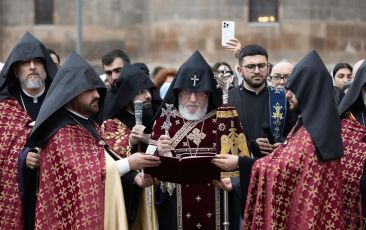 Հայոց Ցեղասպանության սուրբ նահատակների ոգեկոչման արարողությունները Մայր Աթոռ Սուրբ Էջմիածնում