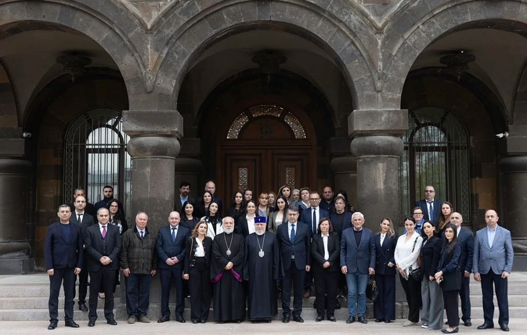 Ամենայն Հայոց Կաթողիկոսն ընդունեց  միջազգային համաժողովի մասնակից փաստաբաններին