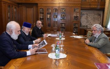 Ամենայն Հայոց Կաթողիկոսն ընդունեց  միջազգային իրավաբան Ռոբերտ Ամստերդամին