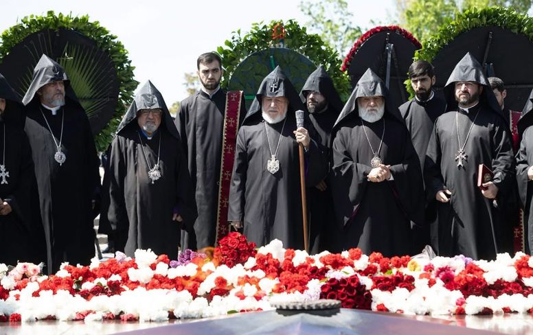Catholicos of All Armenians Visits Victory Park