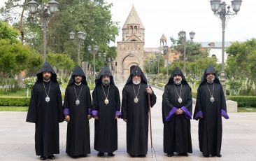 Ամենայն Հայոց Կաթողիկոսն ընդունեց նորաօծ եպիսկոպոսներին