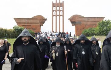Հանրապետական մաղթանք և այց Սարդարապատի հուշահամալիր Հանրապետության տոնի առիթով