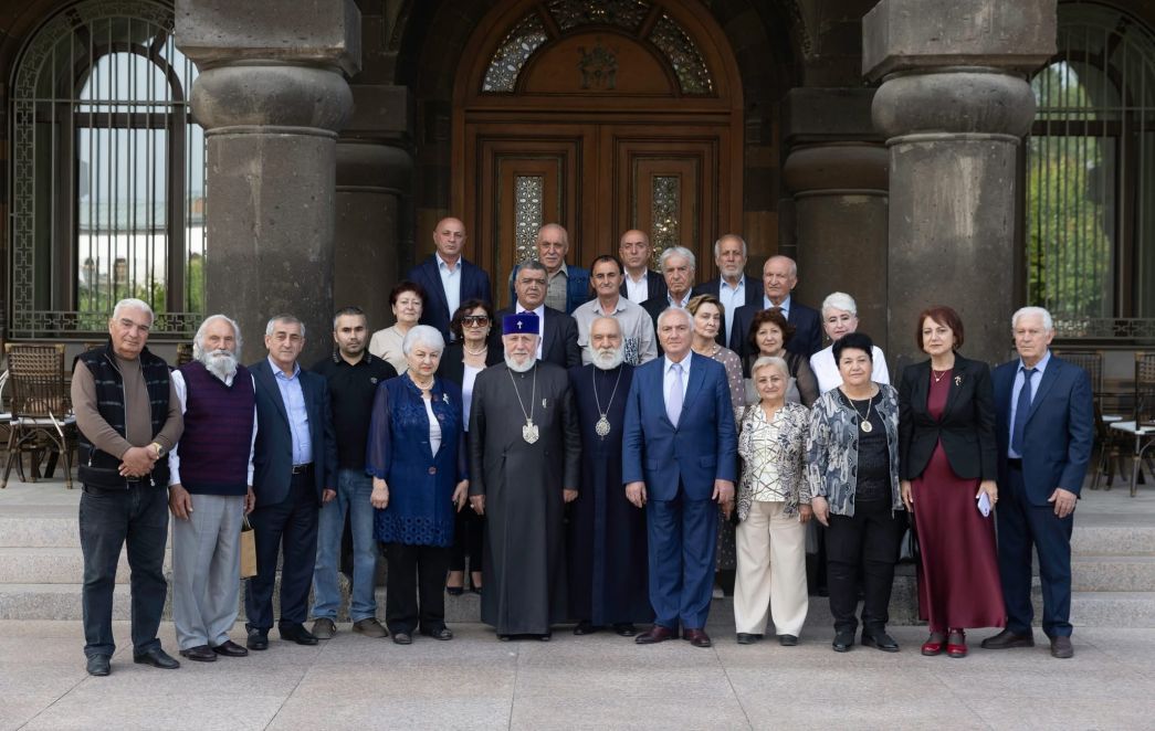 Ամենայն Հայոց Կաթողիկոսն ընդունեց  արցախահայության ներկայացուցիչներին