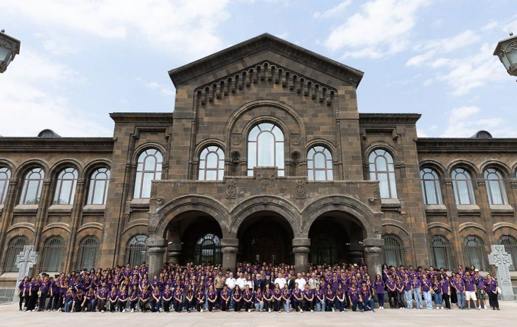 Ամենայն Հայոց Կաթողիկոսն ընդունեց Համահոմենըթմենական 13-րդ բանակումի մասնակիցներին
