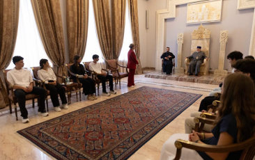 Ամենայն Հայոց Կաթողիկոսն ընդունեց ՀԲԸՄ «Բացահայտիր Հայաստանը» ծրագրի մասնակիցներին