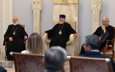 Ամենայն Հայոց Կաթողիկոսը ընդունեց ԱԺ պատգամավորների