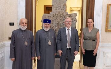 Ամենայն Հայոց Կաթողիկոսը հրաժեշտի հանդիպում ունեցավ ՀՀ-ում Կանադայի դեսպանի հետ