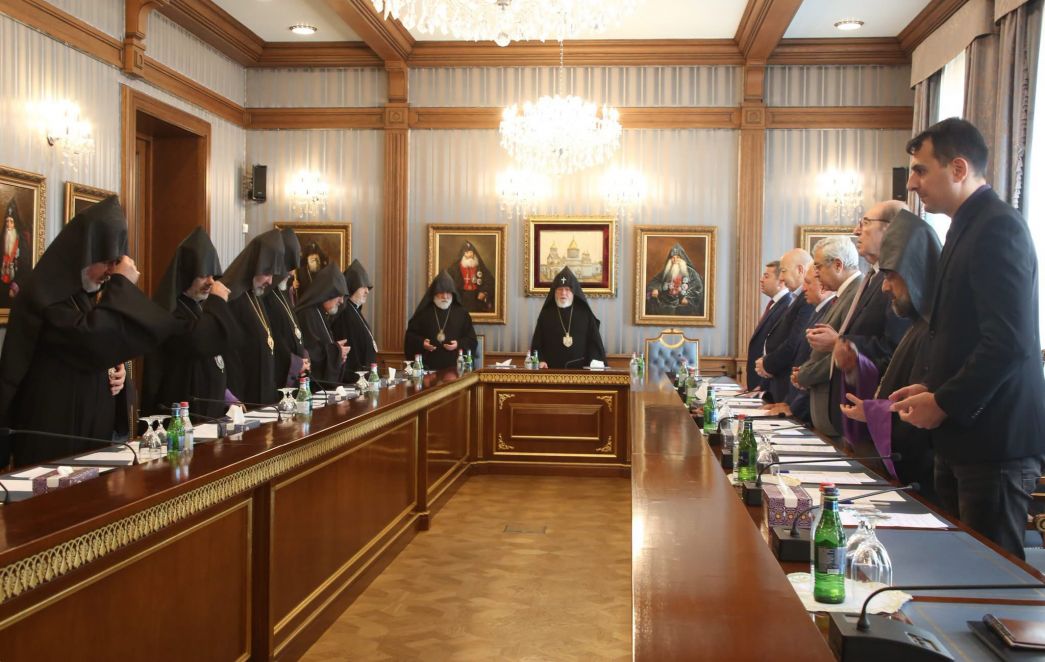 Մայր Աթոռ Սուրբ Էջմիածնում  սկսվեց Գերագույն հոգևոր խորհրդի ժողովը