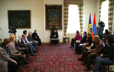Ամենայն Հայոց Կաթողիկոսն ընդունեց 3-րդ միջազգային մեդիաֆորումի մասնակիցներին