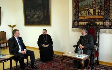 Ամենայն Հայոց Կաթողիկոսն  ընդունեց ՀՀ-ում Ռումինիայի դեսպանին  
