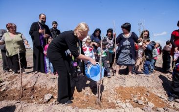 Ծառատունկ Մայր Աթոռի «Արևադաշտի Էօրնեկեան մանկապարտեզում»