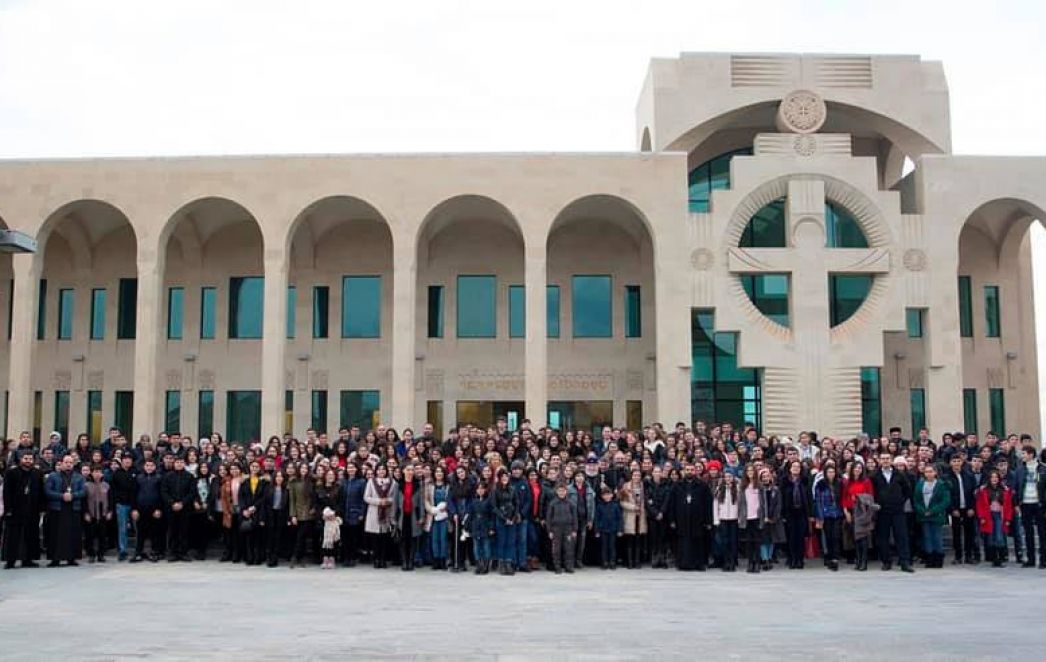 Ամենայն Հայոց Կաթողիկոսն ընդունեց  Տավուշի թեմից ժամանած պատանի ուխտավորներին