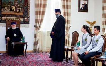 Catholicos of All Armenians Received the Eurnekian School Student Council